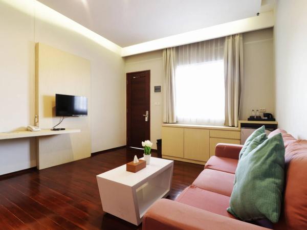 Pejaten Valley Residence : photo 7 de la chambre chambre lit king-size