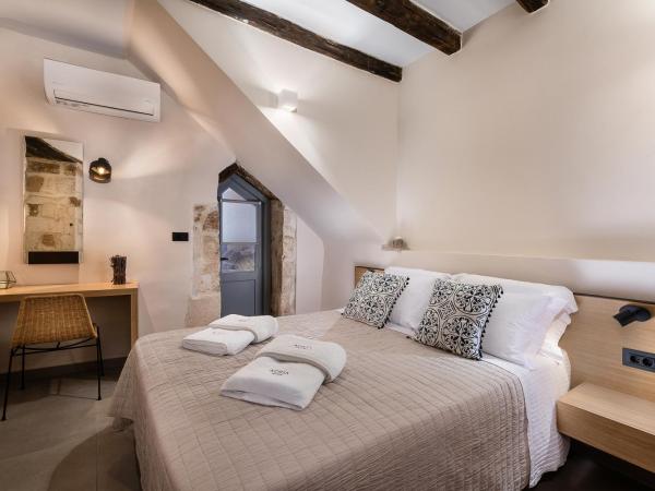 Aoria Estate Old Port : photo 2 de la chambre suite junior avec balcon