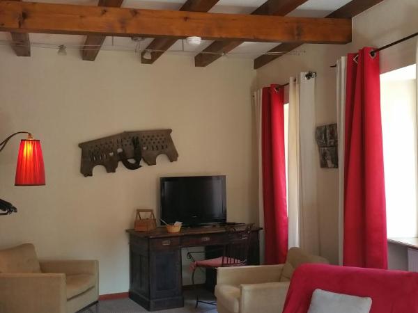 Chambres touristiques La Cour Des Hôtes : photo 2 de la chambre chambre double avec baignoire spa