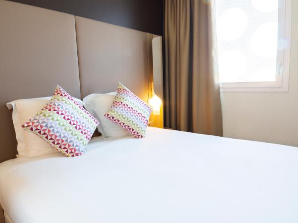 Hotel Campanile Montpellier Centre St Roch : photo 4 de la chambre chambre triple avec 1 lit double et 1 canapé-lit simple