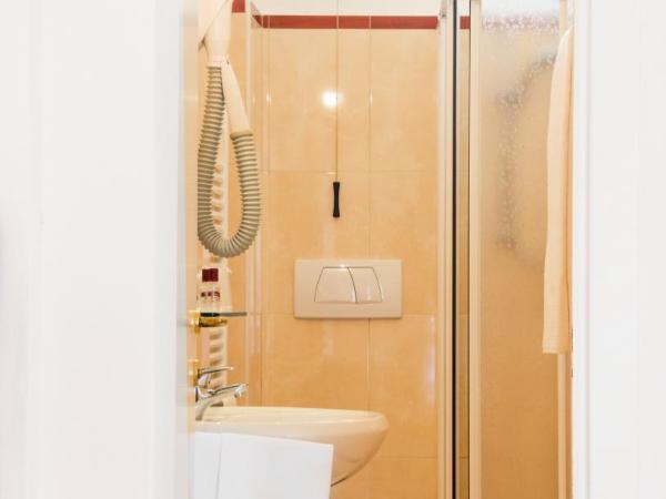 Hotel Adriatico : photo 9 de la chambre chambres communicantes