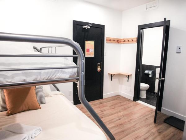 Auberge Saintlo Montréal Hostel : photo 2 de la chambre chambre triple