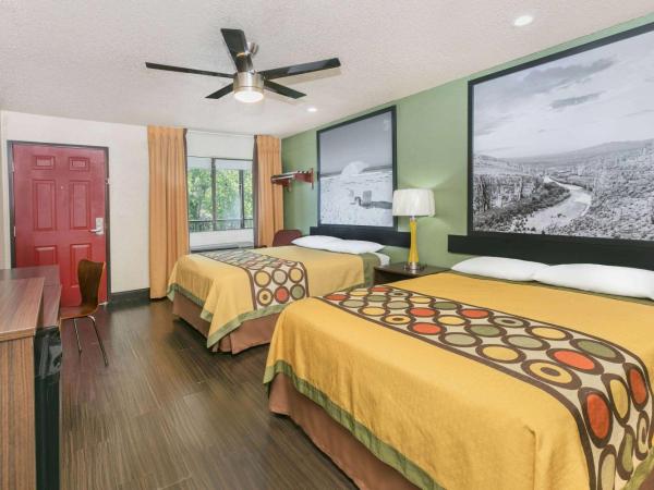 Super 8 by Wyndham Austin University/Downtown Area : photo 4 de la chambre chambre 2 lits queen-size - non-fumeurs