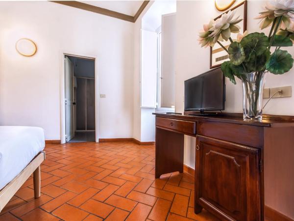 Hotel Costantini : photo 8 de la chambre chambre triple