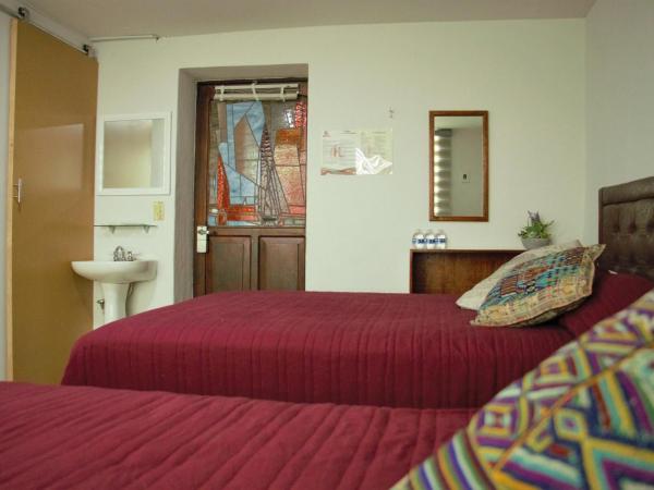 Hostel Lit Guadalajara : photo 4 de la chambre chambre quadruple classique