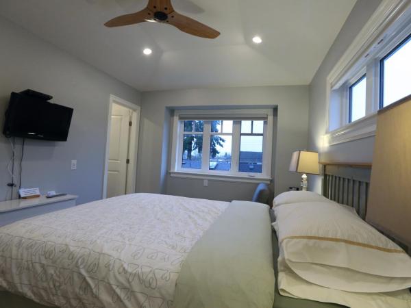 Vancouver Traveller B&B : photo 3 de la chambre chambre lit queen-size - vue sur jardin