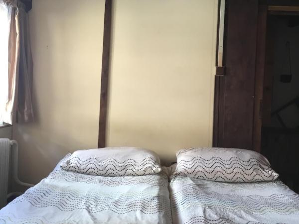 Hostelskippy : photo 1 de la chambre chambre double ou lits jumeaux avec lit d'appoint