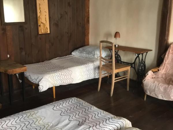 Hostelskippy : photo 3 de la chambre chambre double ou lits jumeaux avec lit d'appoint
