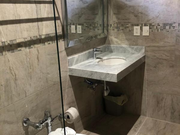 Cuxos Hotel Beachfront : photo 7 de la chambre chambre lit king-size - vue sur mer