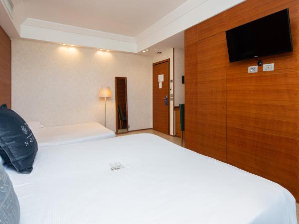 Best Western Maison B Hotel : photo 10 de la chambre suite junior avec jacuzzi - vue sur mer