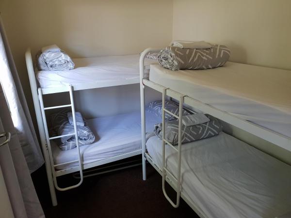 Camellia Court Family Motel : photo 1 de la chambre cabine basique avec salle de bains commune