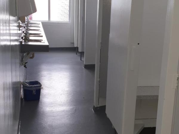 Camellia Court Family Motel : photo 10 de la chambre cabine triple Économique avec salle de bains commune