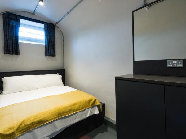 CoDE Pod - The CoURT - Edinburgh : photo 5 de la chambre chambre double avec salle de bains commune