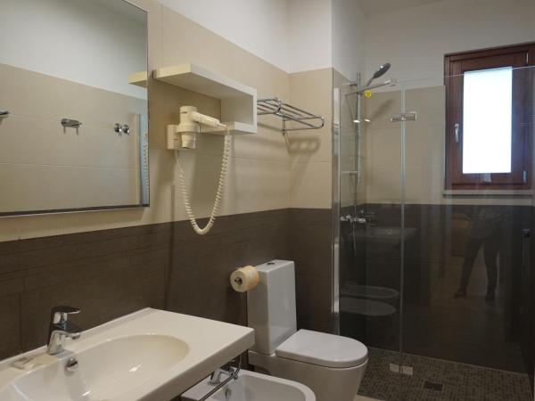 Villaggio Mare Blu : photo 10 de la chambre suite familiale avec balcon