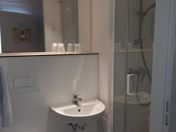 Fasthotel Albertville : photo 5 de la chambre chambre double