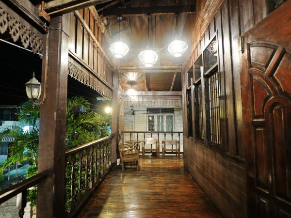 Huan Kawin Est.58 Lanna Home & Collection : photo 9 de la chambre suite familiale avec balcon (10 adultes)