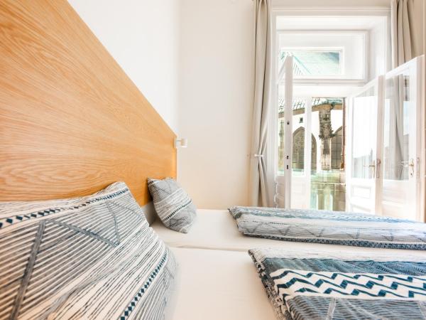 Jacob Brno : photo 2 de la chambre chambre double avec salle de bains privative - vue sur place