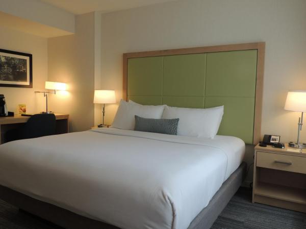 The Inn at Longwood Medical : photo 6 de la chambre chambre lit king-size