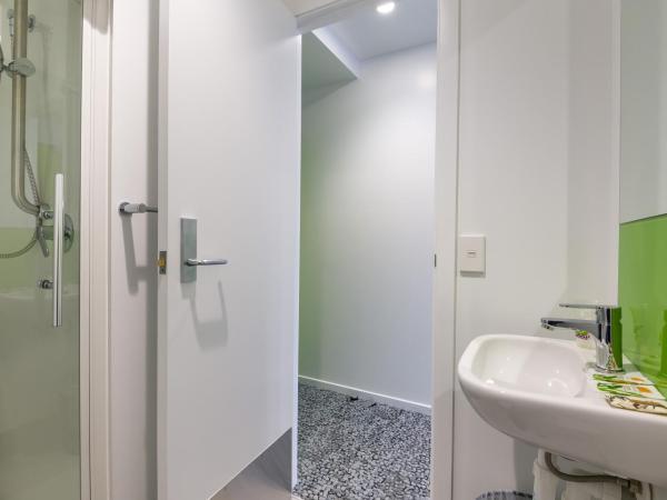 LyLo Queenstown : photo 9 de la chambre queen room with private bathroom - interior