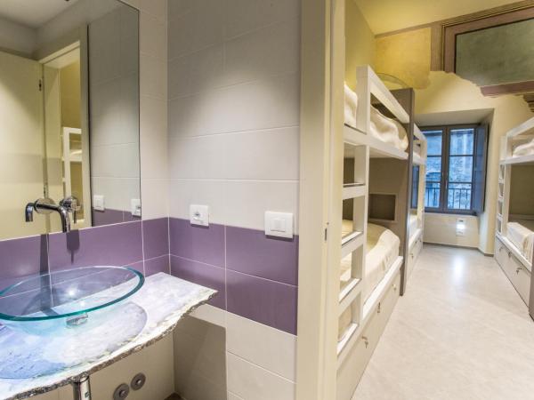 Little Italy Hostel Ex Chiesa S Donato : photo 4 de la chambre lit dans dortoir mixte de 8 lits