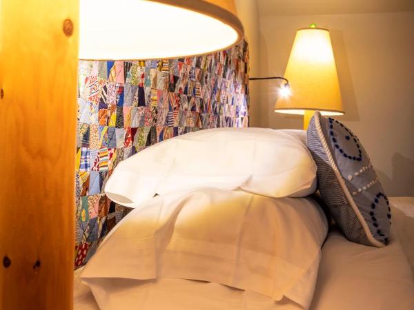 Hotel Broad Ripple : photo 8 de la chambre chambre lit king-size avec balcon