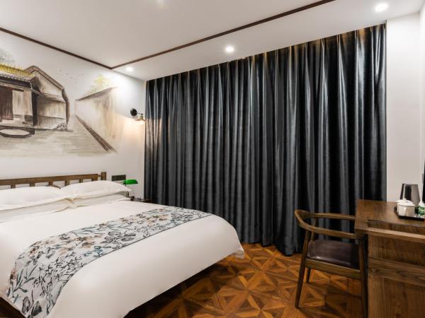 Time Traveller Hotel - Near Prince Gong's Mansion, Beihai Park, Tian'anmen Square, Nanluoguxiang Hutong, Huguosi Hutong Snack Street, 5 minutes walk away from Ping'anli Subway Station, Free ice cream and laundry service,English communication well : photo 1 de la chambre chambre double