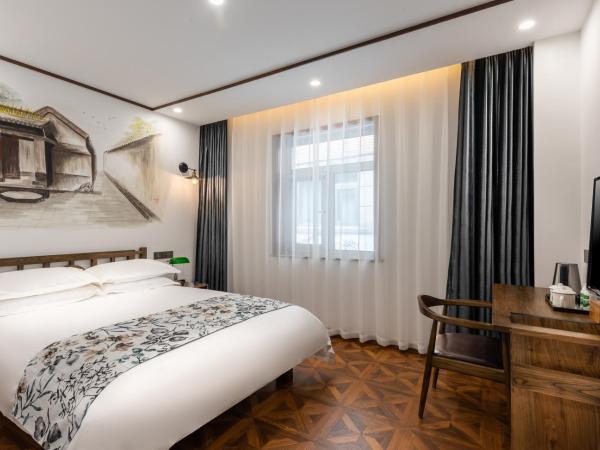 Time Traveller Hotel - Near Prince Gong's Mansion, Beihai Park, Tian'anmen Square, Nanluoguxiang Hutong, Huguosi Hutong Snack Street, 5 minutes walk away from Ping'anli Subway Station, Free ice cream and laundry service,English communication well : photo 2 de la chambre chambre double