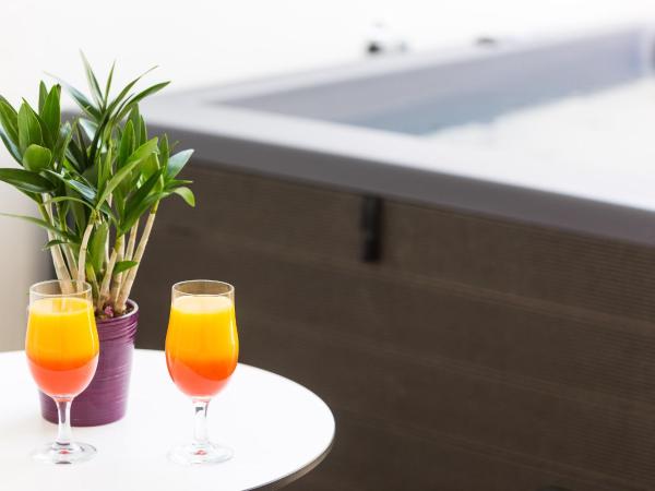 Atrium Ambiance Hotel : photo 8 de la chambre suite junior avec bain à remous