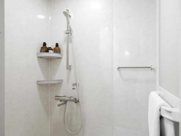 宿坊 正伝寺 Temple hotel Shoden-ji : photo 5 de la chambre appartement avec douche