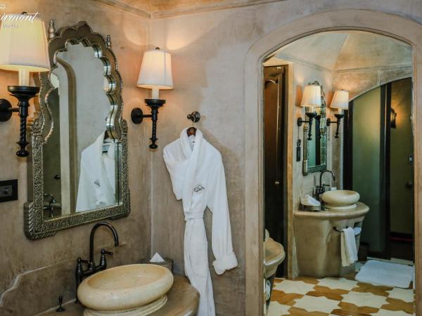 Fairmont Jaipur : photo 3 de la chambre fairmont twin room -(non-smoking) 02 pint of beer per room per stay, 20% off on spa,f&b and laundry, evening rituals shaam-e-khaas, happy hours ( buy 1 get 1) at anjum bar on selected beverages.