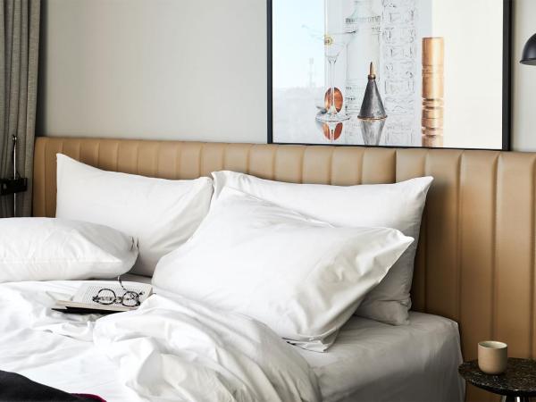 Veriu Green Square : photo 2 de la chambre hébergement lit queen-size confortable