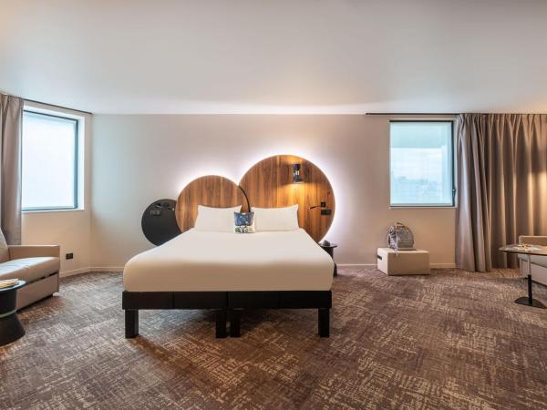 ibis Styles Paris Meteor Avenue d'Italie : photo 5 de la chambre chambre quadruple standard avec 1 lit double et 2 lits simples