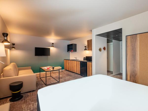 ibis Styles Paris Meteor Avenue d'Italie : photo 5 de la chambre apartment with one double bed and two single beds