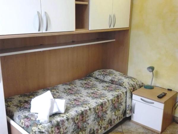 HostelCiompi : photo 3 de la chambre chambre simple avec salle de bains commune