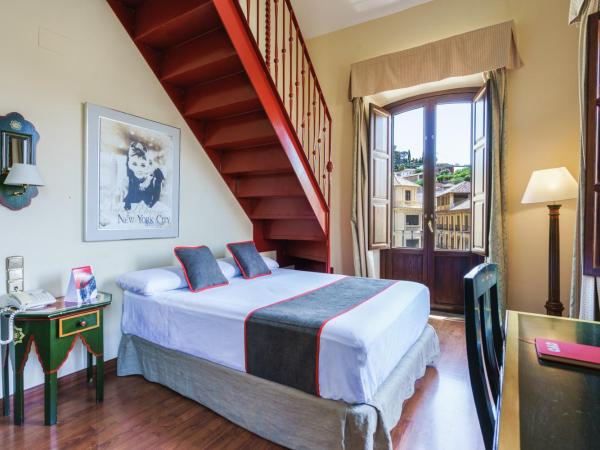 Hotel Plaza Nueva : photo 2 de la chambre chambre triple