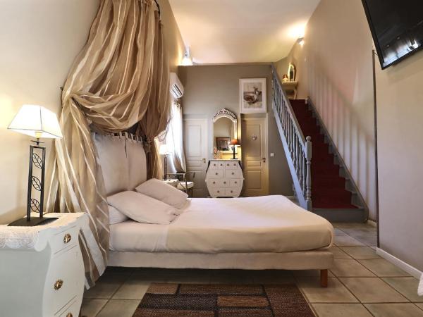 La Villa Blanche : photo 1 de la chambre chambre quadruple (4 adultes + 0 enfant) avec baignoire