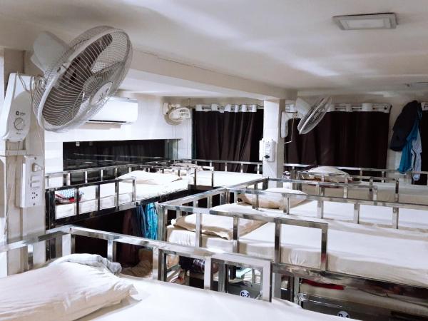 Shree Mahakali Guest House & Dormitory : photo 10 de la chambre bunk bed in male dormitory room - indian nationals only