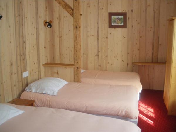 Hotel Le Grand Tetras : photo 1 de la chambre chambre triple avec lits simples