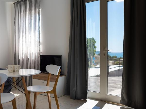 Villa Croatica II : photo 7 de la chambre appartement - vue sur piscine