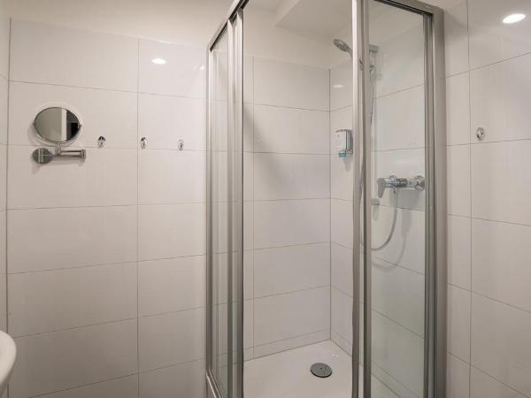 Apartment Düsseldorf Nord : photo 2 de la chambre appartement avec balcon