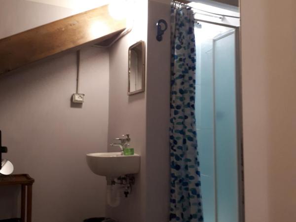 Attic Hostel Torino : photo 4 de la chambre lit dans dortoir mixte de 6 lits