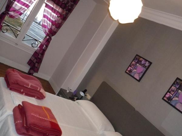 Pensión Tu Hogar : photo 1 de la chambre chambre lits jumeaux avec salle de bains commune – vue sur mer