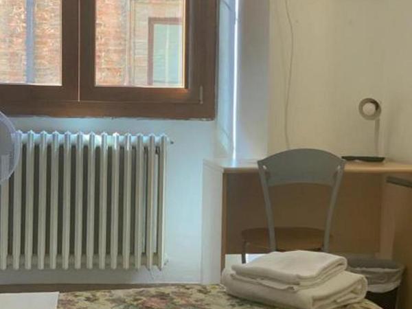 HostelCiompi : photo 3 de la chambre chambre double avec salle de bains privative