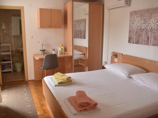 Guest House Mićin : photo 2 de la chambre chambre double avec balcon