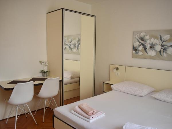 Guest House Mićin : photo 1 de la chambre studio avec balcon