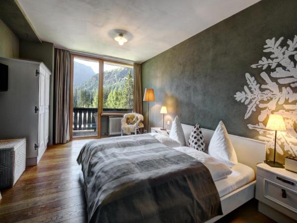 Hotel Seehof-Arosa : photo 3 de la chambre chambre double supérieure avec balcon et vue sur la montagne