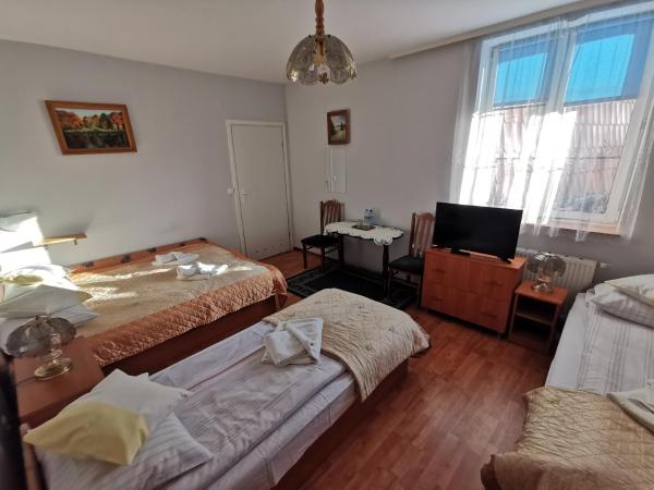 Hotel TERESITA : photo 2 de la chambre chambre familiale avec salle de bains privative