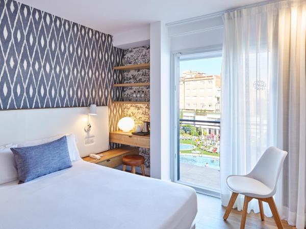 Hotel Anabel : photo 6 de la chambre chambre double ou lits jumeaux supérieure - vue sur piscine