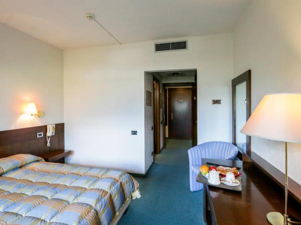 Hotel Miage : photo 4 de la chambre chambre familiale avec balcon