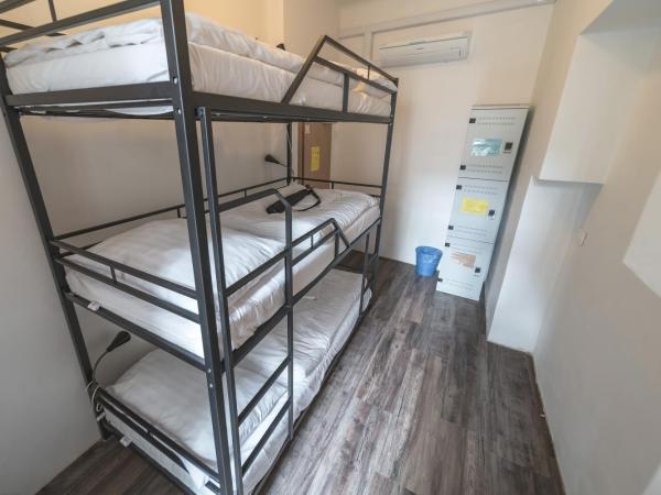 Hostel Orange : photo 7 de la chambre chambre triple Économique